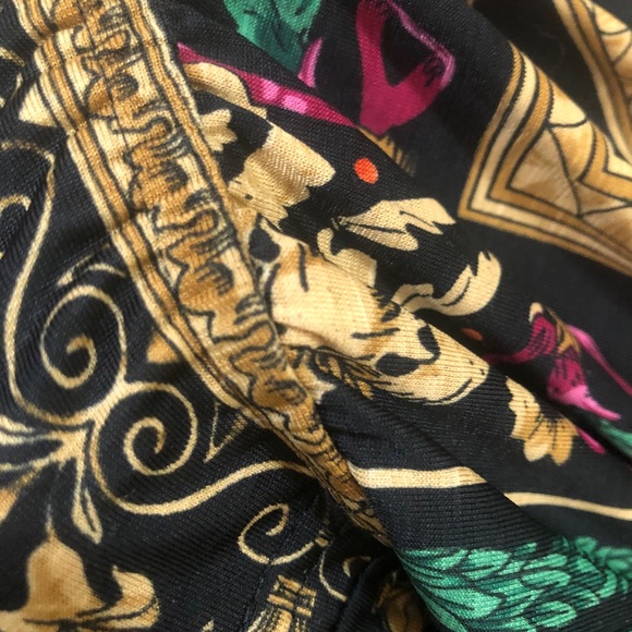 Slinky silky scarf black dress with gold and flowers 🌺 size small v-neck - Picture 15 of 15